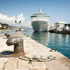 harbor-house.hotelitalianriviera.com/